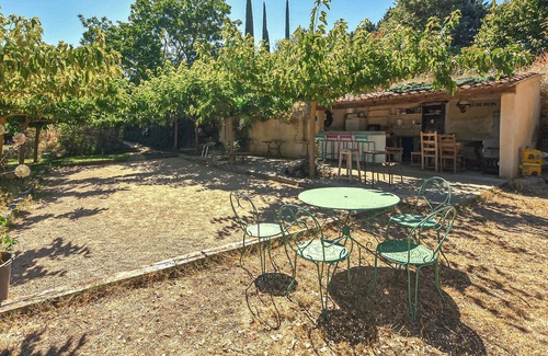 La Tour-d'Aigues House | Cozy home in La Tour-d'Aigues with swimming pool