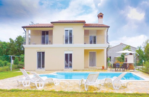 Topid House | Cozy home in Labin with WiFi