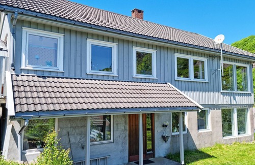 Lyngdal House | Cozy home in Lyngdal with kitchen