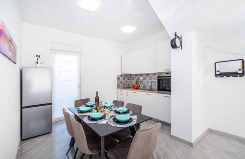 Maslenica House | Cozy home in Maslenica with WiFi