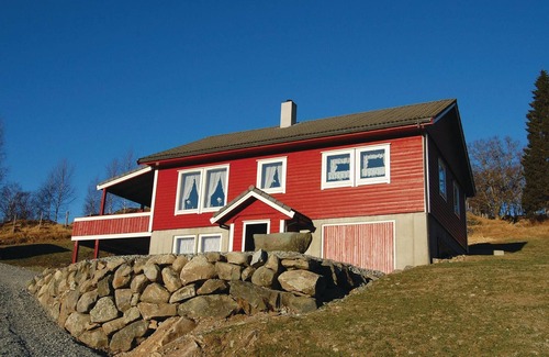 Kvinnherad House | Cozy home in Matre with house sea view