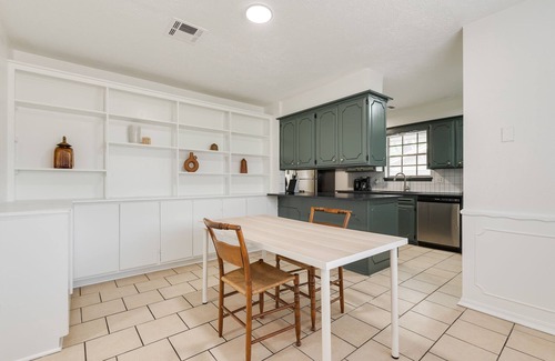 Oklahoma City House | Cozy Home in NW OKC with garage & TVs in every room!