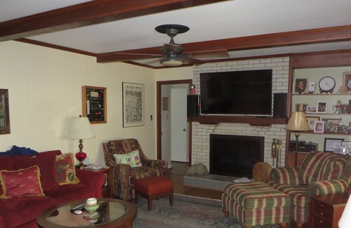 Greensboro House | Cozy Home in Quiet Neighborhood - 10 Minutes to Downtown