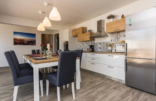 Velim House | Cozy home in Radosinovci with kitchen