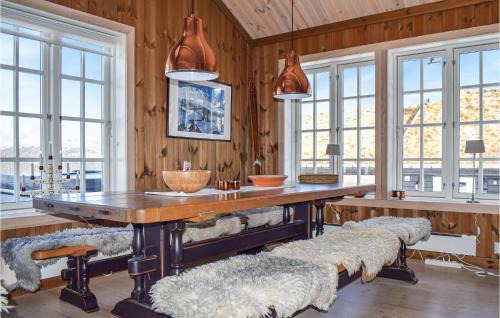 Atra House | Cozy Home In Rjukan With House A Mountain View