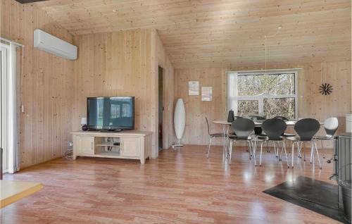 Ronbjerg House | Cozy Home In Roslev With Wifi
