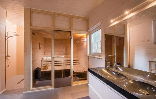 Ruhla House | Cozy Home In Ruhla With Kitchen