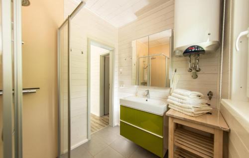 Ruhla House | Cozy Home In Ruhla With Kitchen