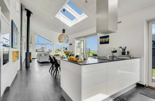 Sæby House | Cozy home in Sæby with house sea view