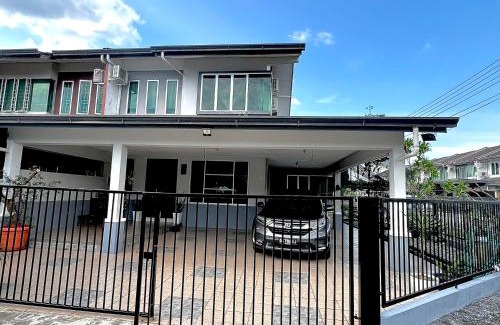 Sibu House | Cozy home in Sibu Near Daesco