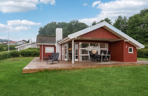 Grønninghoved Strand House | Cozy home in Sjølund with sauna