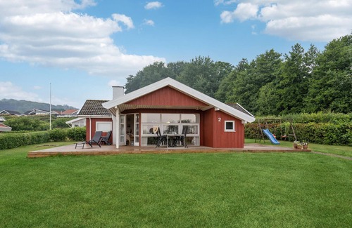 Grønninghoved Strand House | Cozy home in Sjølund with sauna