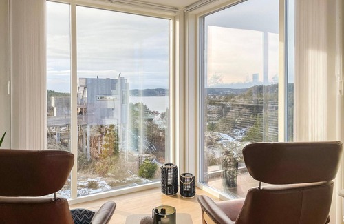 Risor House | Cozy home in Søndeled with kitchen