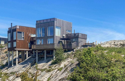 Risor House | Cozy home in Søndeled with kitchen