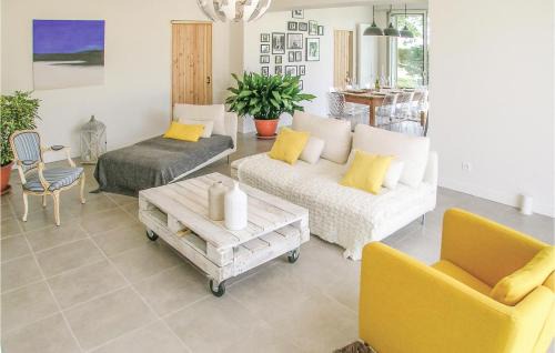 Saint-Aubin-de-Cadelech House | Cozy Home In Staubin De Cadeleche