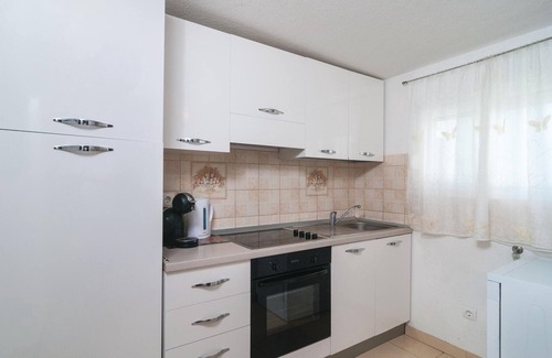 Stomorska House | Cozy home in Stomorska with kitchen
