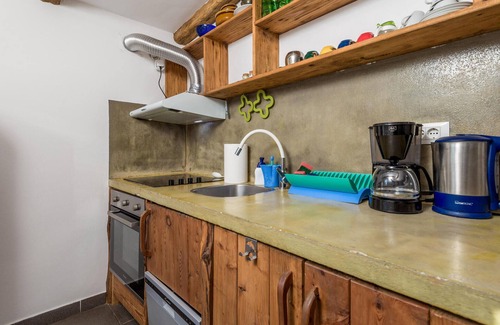 Mali Losinj House | Cozy home in Sveti Jakov with kitchen