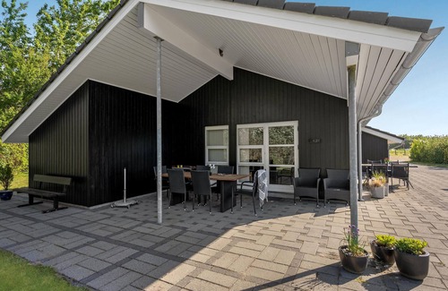 Skaven Strand House | Cozy home in Tarm with kitchen