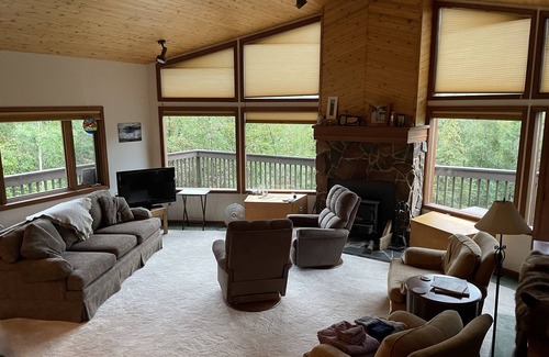 Eagle River House | Cozy home in the wilderness with beautiful mountain views
