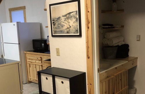 Valdez Cottage | Cozy Home in the Woods