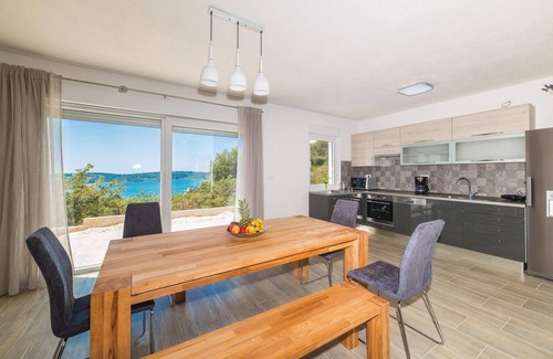 Trogir House | Cozy home in Trogir with WiFi