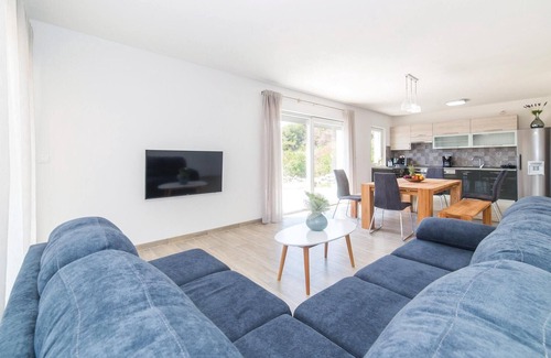 Trogir House | Cozy home in Trogir with WiFi