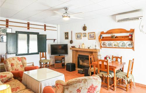 Utrera House | Cozy Home In Utrera With Swimming Pool