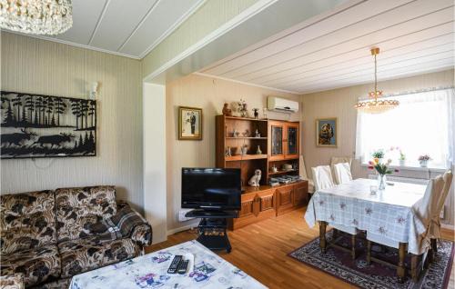 Grunnebo House | Cozy Home In Vänersborg With Wifi