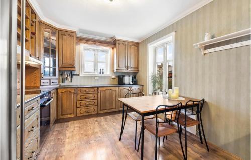 Farsund House | Cozy Home In Vanse With Kitchen