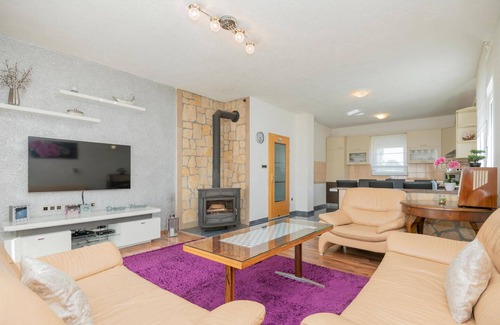 Imotski House | Cozy home in Vinjani Gornji with WiFi