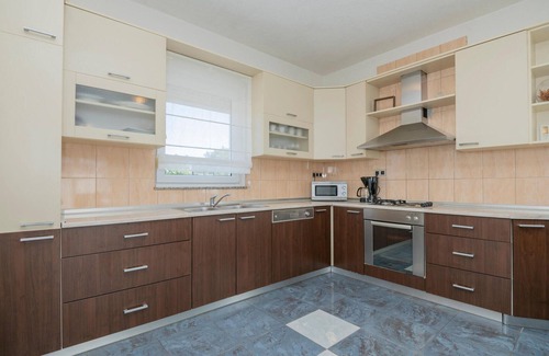 Imotski House | Cozy home in Vinjani Gornji with WiFi