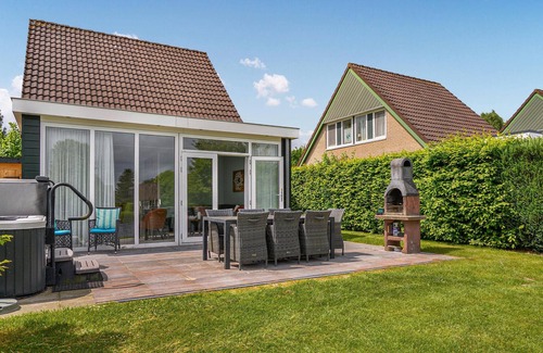 Vlagtwedde House | Cozy home in Vlagtwedde with sauna