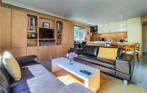 Vorden House | Cozy Home In Vorden With Kitchen