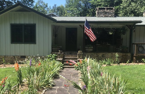 Little Switzerland House | Cozy home just off the Blue Ridge Parkway in Little Switzerland