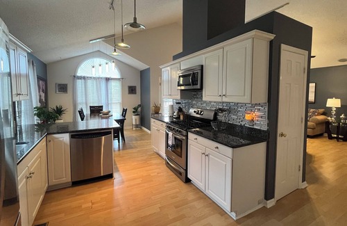 Greensboro House | Cozy home located near airport