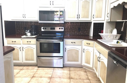 Northside House | Cozy home near airport and zoo, pet-friendly
