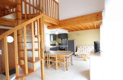 Biville Cottage | Cozy Home Near Beach, Close to GR223, with Garden, Terrace, Pets Welcome