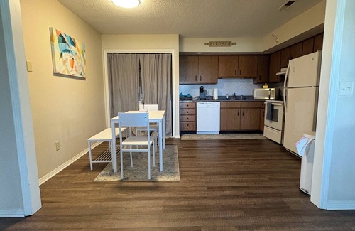 Fort Wayne House | Cozy home! Near downtown, St. Francis, mall, Fort Wayne Children's Zoo and more!