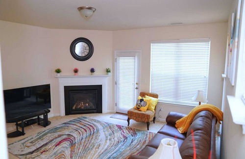 Northeast Raleigh House | Cozy Home near DT Raleigh+UNC+WakeMed+Workspace+free parking+Fast Wi-Fi+ Netflix