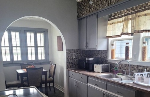 Lorain House | COZY HOME NEAR THE LAKE