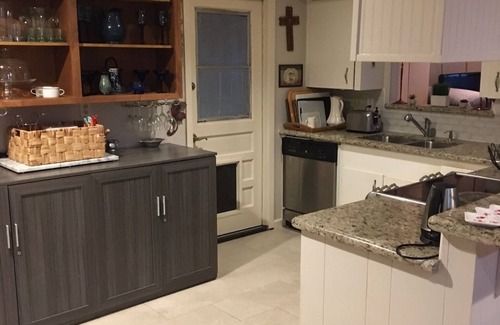 Clear Lake Shores House | Cozy home next to Kemah Boardwalk
