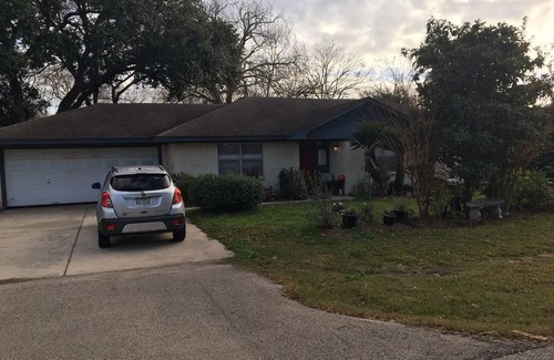 Clear Lake Shores House | Cozy home next to Kemah Boardwalk