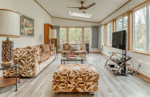 Stevenson House | Cozy Home on 1.29 Acres with 2 Decks, WiFi, AC & Easy Access to the Outdoors!