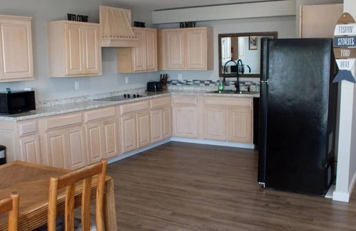 Au Gres Cabin | Cozy Home on Lake Huron II