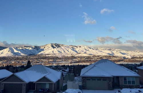 East Wenatchee House | Cozy home overlooking Columbia River & Enchantments Mtn Range!