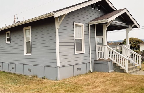 Crescent City Cottage | Cozy home to relax in after a fun day enjoying the area's many attractions