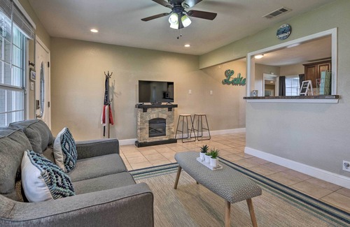 Whitney House | Cozy Home w/Fire Pit: 3 Mi to Lake Whitney!