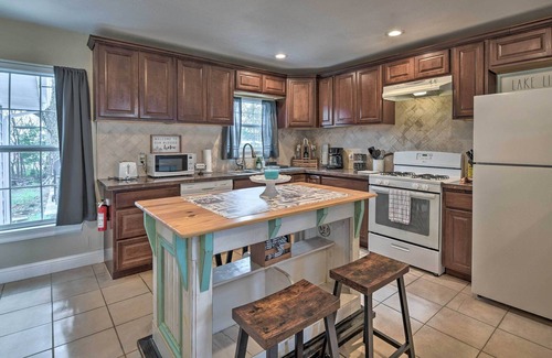 Whitney House | Cozy Home w/Fire Pit: 3 Mi to Lake Whitney!