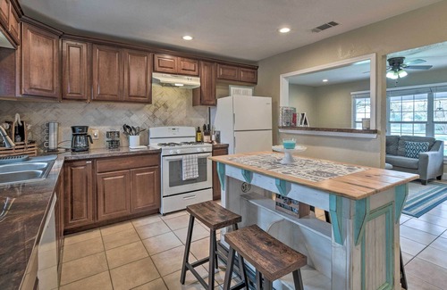 Whitney House | Cozy Home w/Fire Pit: 3 Mi to Lake Whitney!