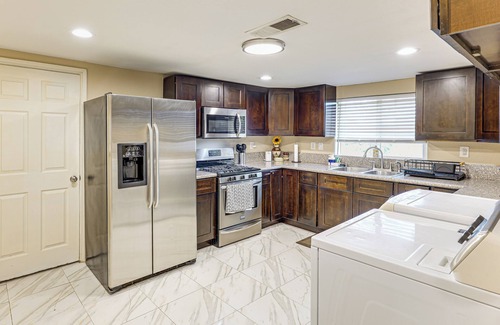 Carlsbad House | Cozy Home w/Patio 24 Miles to Carlsbad Caverns NP
